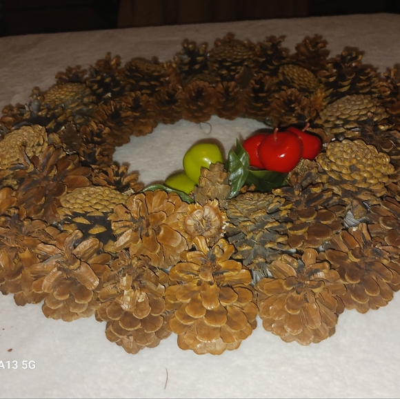 Pinecone 17" Wreath - Picture 1 of 5